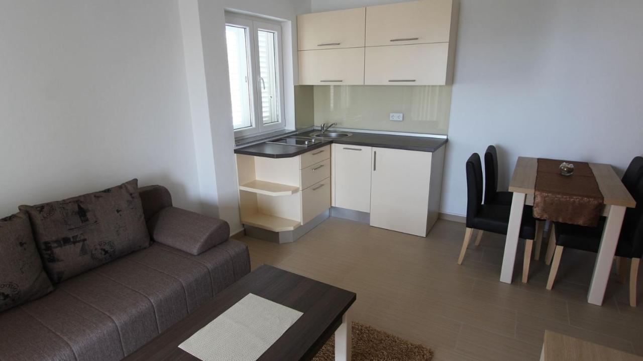 Apartments Jela Sveti Vid-Miholjice Esterno foto