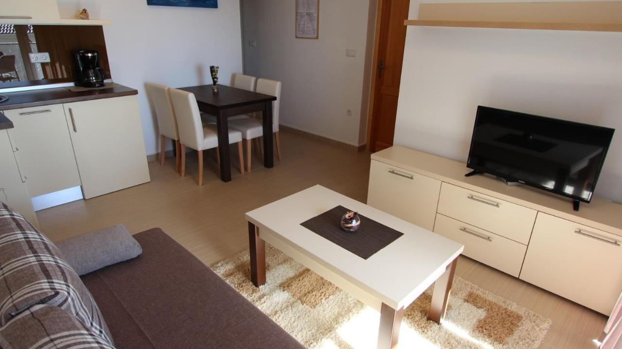 Apartments Jela Sveti Vid-Miholjice Esterno foto