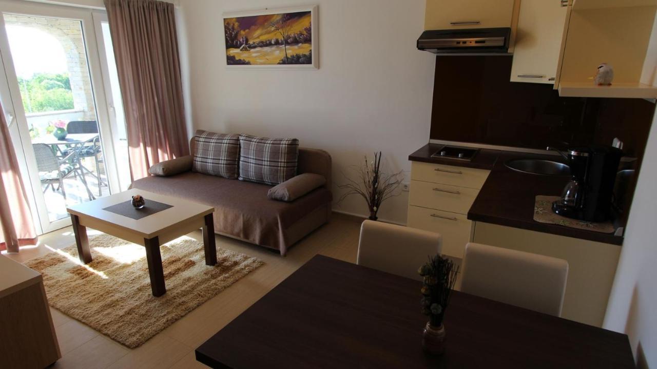 Apartments Jela Sveti Vid-Miholjice Esterno foto